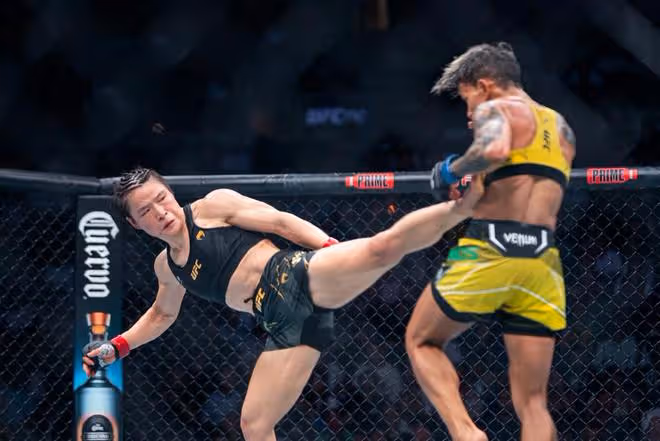眾星祝賀張偉麗奪冠,她創造了新的UFC女子歷史記錄