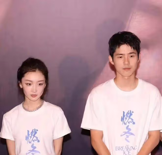 周冬雨變漂亮了,新妝容氣質出眾模樣大變,近照還撞臉倪妮