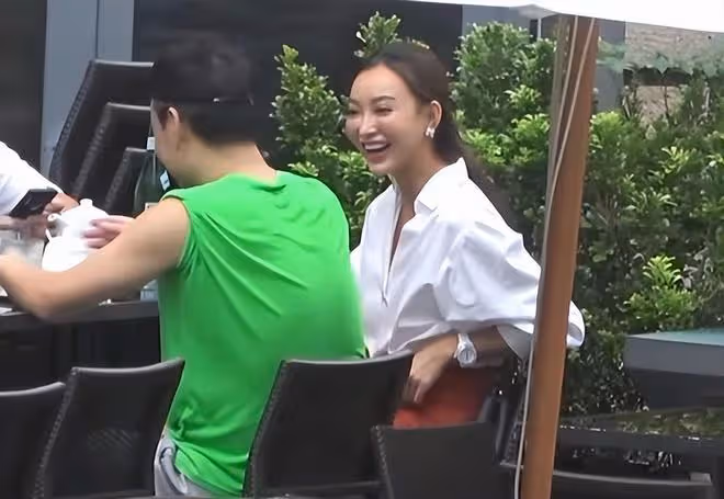 魏駿傑前妻張利華改頭換面,躋身進入富豪名流圈