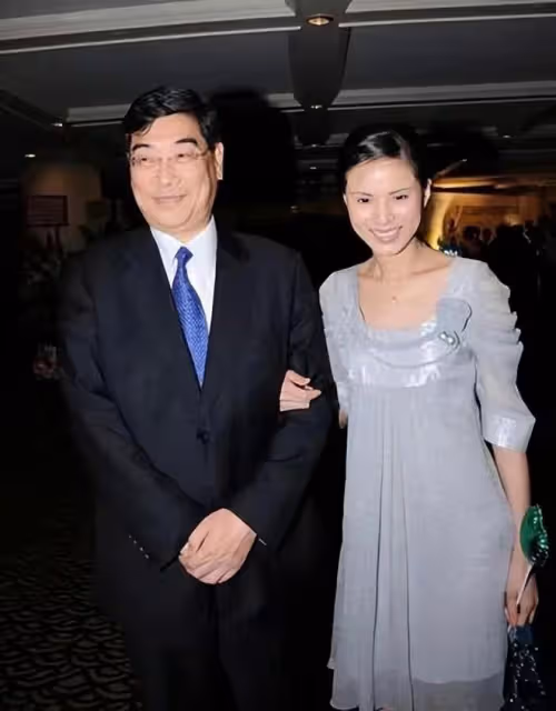 李若彤轉行當歌手,發單曲獲眾多明星支持,長居內地未婚生活瀟灑