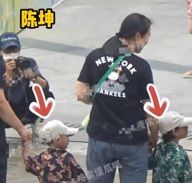 曝陳坤又秘密生倆兒子,攜一家六口開心出行,本人火速回應引熱議