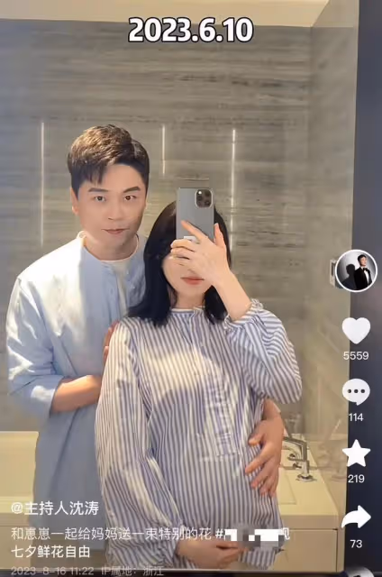 沈濤曬全家福!老婆罕見出鏡高顏值獲贊,夫妻倆甜蜜相依顯幸福