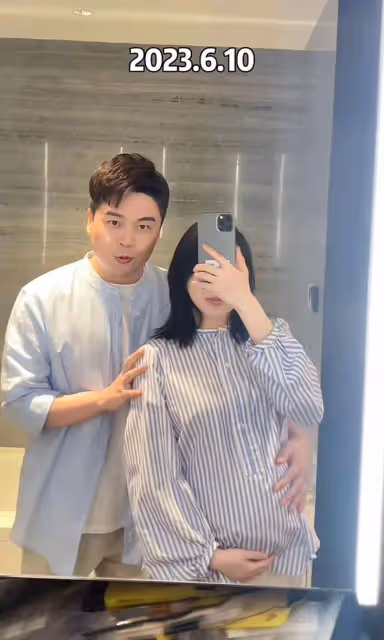 沈濤曬全家福!老婆罕見出鏡高顏值獲贊,夫妻倆甜蜜相依顯幸福