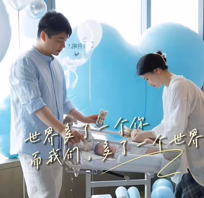 沈濤曬全家福!老婆罕見出鏡高顏值獲贊,夫妻倆甜蜜相依顯幸福