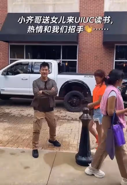 任賢齊一家三口現身美國,吃人均70多小店,18歲女兒高挑氣質出眾