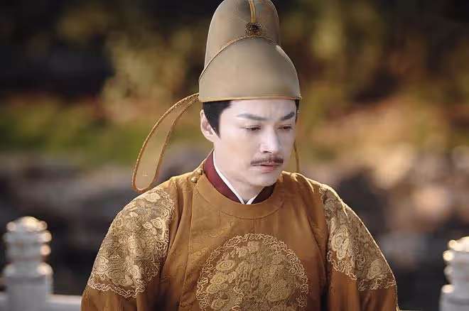 《灼灼風流》首播,馮紹峰臉龐浮腫狀態差?景甜演甜美女官,好颯