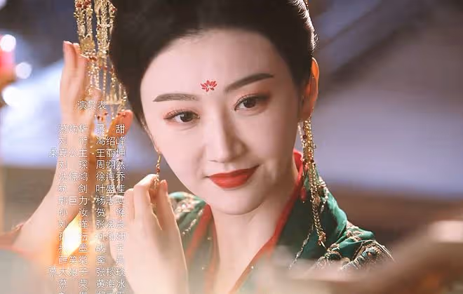 《灼灼風流》首播,馮紹峰臉龐浮腫狀態差?景甜演甜美女官,好颯