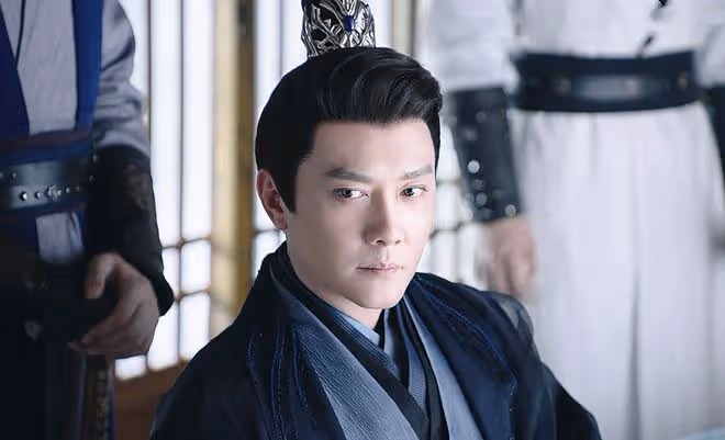 《灼灼風流》首播,馮紹峰臉龐浮腫狀態差?景甜演甜美女官,好颯