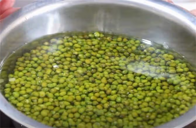 煮綠豆沙不要只放水,教你一招,綠豆更容易起沙,香甜可口又解暑