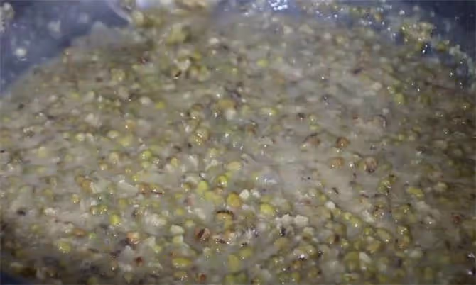 煮綠豆沙不要只放水,教你一招,綠豆更容易起沙,香甜可口又解暑