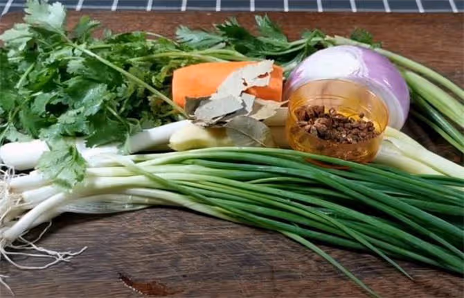 飯店的蔥油如何熬制的?終於明白廚師炒菜為什麼香了,拌啥都好吃
