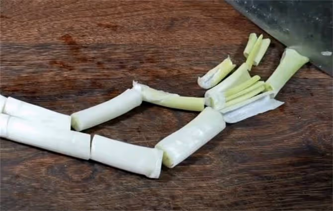 飯店的蔥油如何熬制的?終於明白廚師炒菜為什麼香了,拌啥都好吃