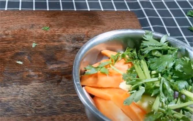 飯店的蔥油如何熬制的?終於明白廚師炒菜為什麼香了,拌啥都好吃