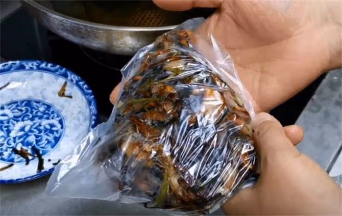 飯店的蔥油如何熬制的？終於明白廚師炒菜為什麼香了，拌啥都好吃
