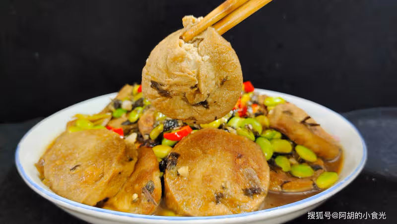 鮮毛豆和它絕配,知道的人不多!花小錢燒一盤,一盤高鈣高蛋白,是道扒飯好菜