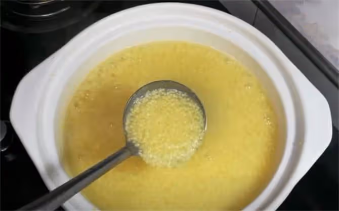 小米粥怎麼熬出米油?飯店大廚教你一個詳細的做法,建議收藏