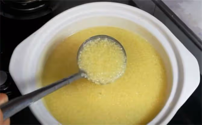 小米粥怎麼熬出米油?飯店大廚教你一個詳細的做法,建議收藏