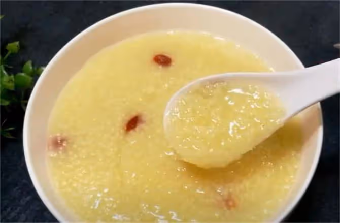小米粥怎麼熬出米油？飯店大廚教你一個詳細的做法，建議收藏