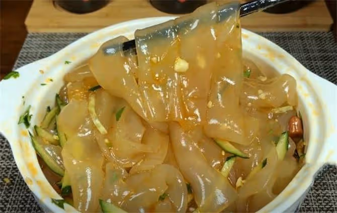 教你東北涼拌拉皮的正確做法,勁道爽滑,清涼解暑,夏天餐桌必備