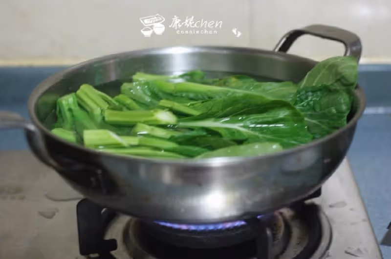 菜心別再炒了,這樣做最適合夏天,老人和孩子吃好,很爽口很清甜!