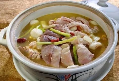 這樣做豬肚雞,肉嫩湯鮮,好吃,簡直不能再香了,馬上收藏好!