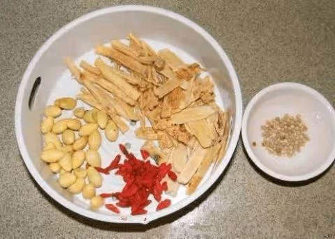 這樣做豬肚雞,肉嫩湯鮮,好吃,簡直不能再香了,馬上收藏好!