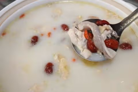 這樣做豬肚雞，肉嫩湯鮮，好吃，簡直不能再香了，馬上收藏好！