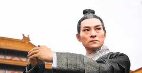 因長相酷似劉德華成為替身,片酬高出同行十倍,後與劉德華女友結婚
