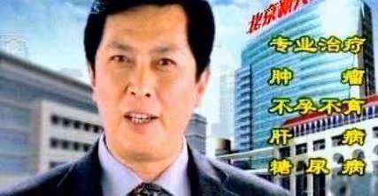 潘長江的一跪，撕開了老戲骨的「另類情事」，流量明星都自嘆不如