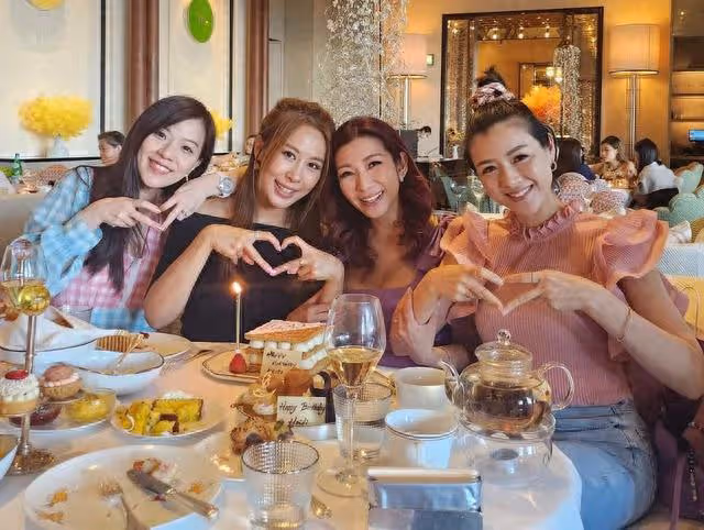 TVB知名女星獲港姐密友慶生!穿紫色裙顯高貴,視帝妻子少女味足
