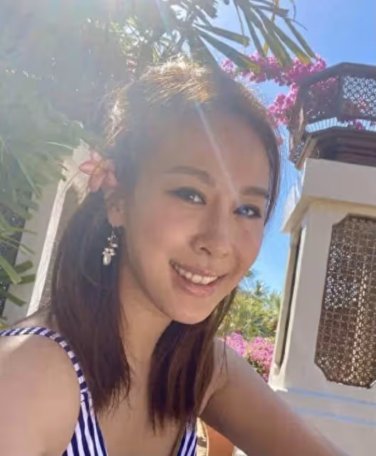 TVB知名女星獲港姐密友慶生!穿紫色裙顯高貴,視帝妻子少女味足