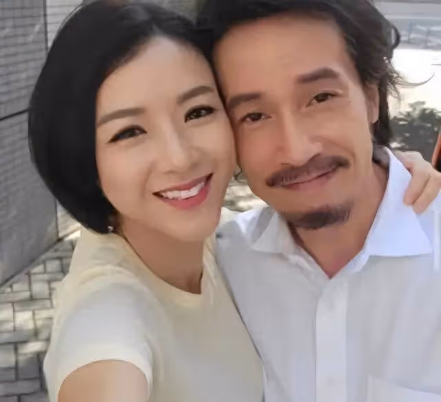 TVB知名女星獲港姐密友慶生!穿紫色裙顯高貴,視帝妻子少女味足