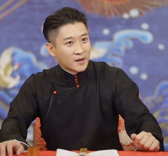 曹雲金濟南演出首度回應「師承」!現場撩大褂,師徒格局對比明顯