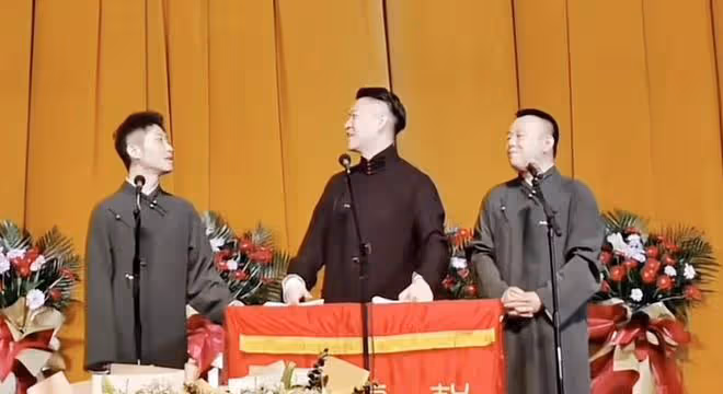 曹雲金濟南演出首度回應「師承」!現場撩大褂,師徒格局對比明顯