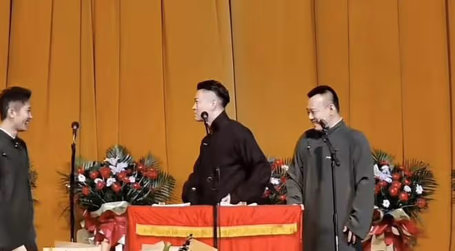 曹雲金濟南演出首度回應「師承」!現場撩大褂,師徒格局對比明顯
