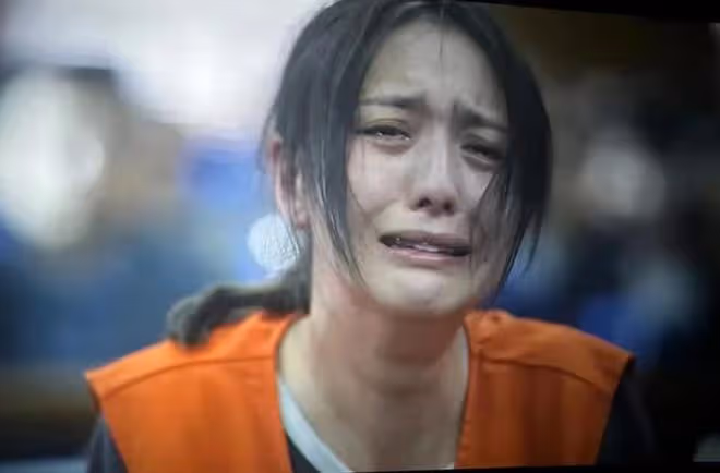40歲佟麗婭成都路演引質疑,生圖皺紋多,全程無精打采態令人擔憂