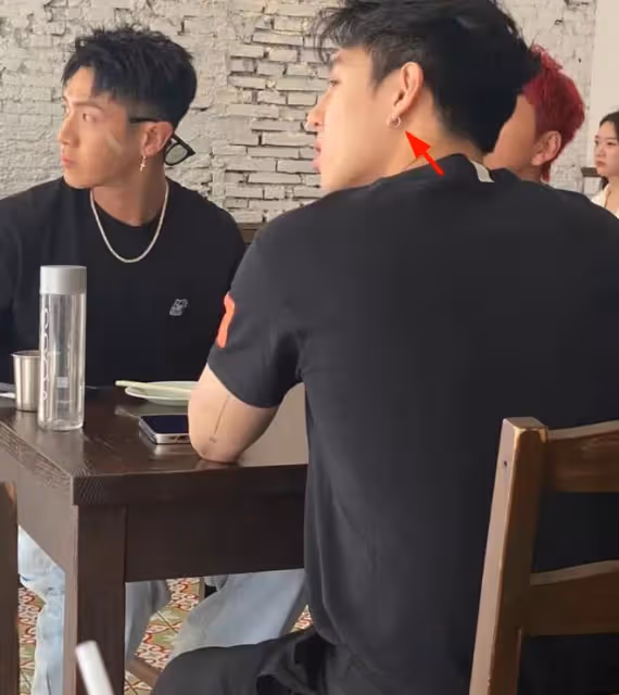 柯震東王大陸小飯店聚餐，32歲柯震東臉上帶傷，渾身上下7種配飾