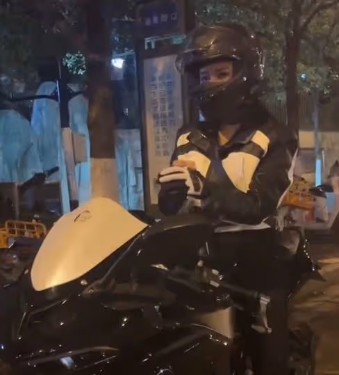 曝機車網紅和媽被賣柬埔寨,動作暴露扶手身份,遭官方警告有風險