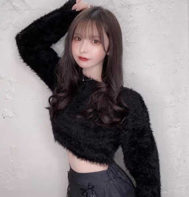 網紅化妝女孩意外離世,年僅23歲,死因與繼父和家人的壓迫有關