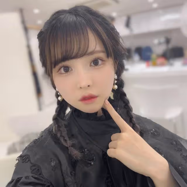 網紅化妝女孩意外離世,年僅23歲,死因與繼父和家人的壓迫有關