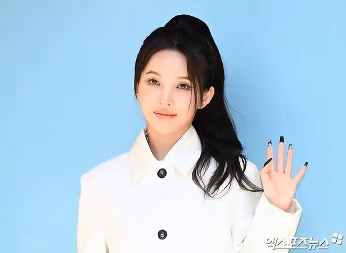 知名女星與CEO商人逛商場,照片網絡熱傳,他回應稱只是親密朋友