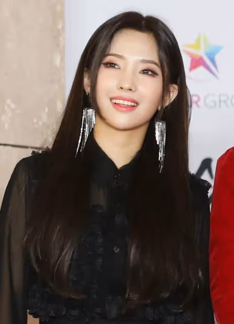 知名女星與CEO商人逛商場,照片網絡熱傳,他回應稱只是親密朋友