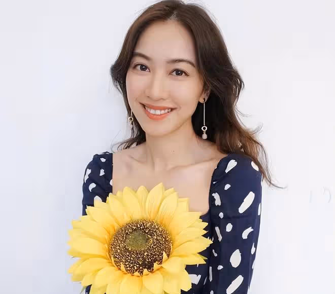 35歲知名女星轉行當律師3年，首度收徒榮升師父，被贊語言能力強