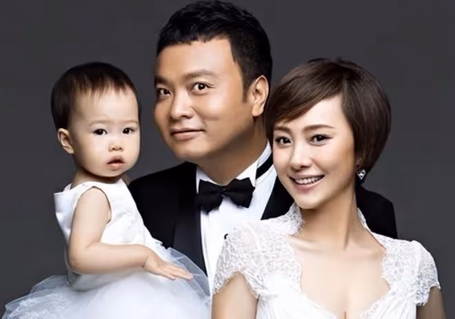 與央視主持人結束無性婚姻，劉園媛近照曝光狀態好，歐洲游很愜意