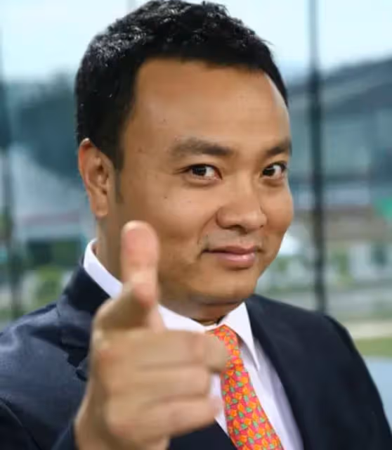 與央視主持人結束無性婚姻，劉園媛近照曝光狀態好，歐洲游很愜意
