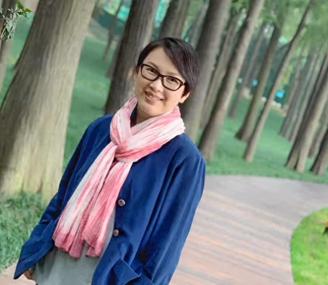 香港知名女星成香薰治療師,參觀公司變大姐大,穩坐C位氣場十足