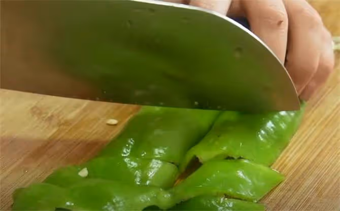 正宗的地三鮮原來是這麼做的,入口濃香,好吃又下飯,比吃肉還香