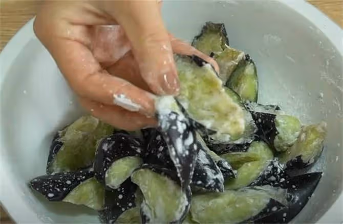 正宗的地三鮮原來是這麼做的,入口濃香,好吃又下飯,比吃肉還香