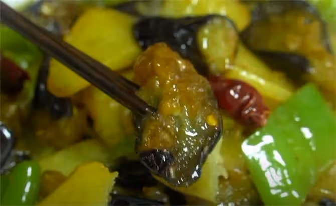正宗的地三鮮原來是這麼做的,入口濃香,好吃又下飯,比吃肉還香