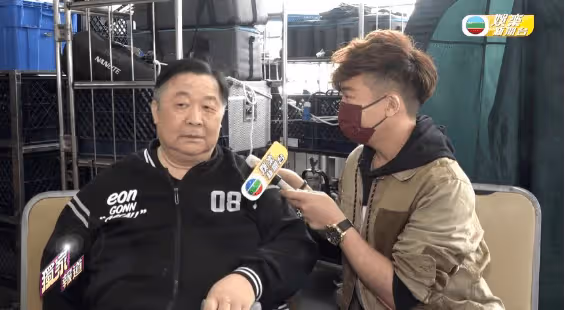 75歲秦煌近照曝光，露慈祥笑容！網民：好像我奶奶